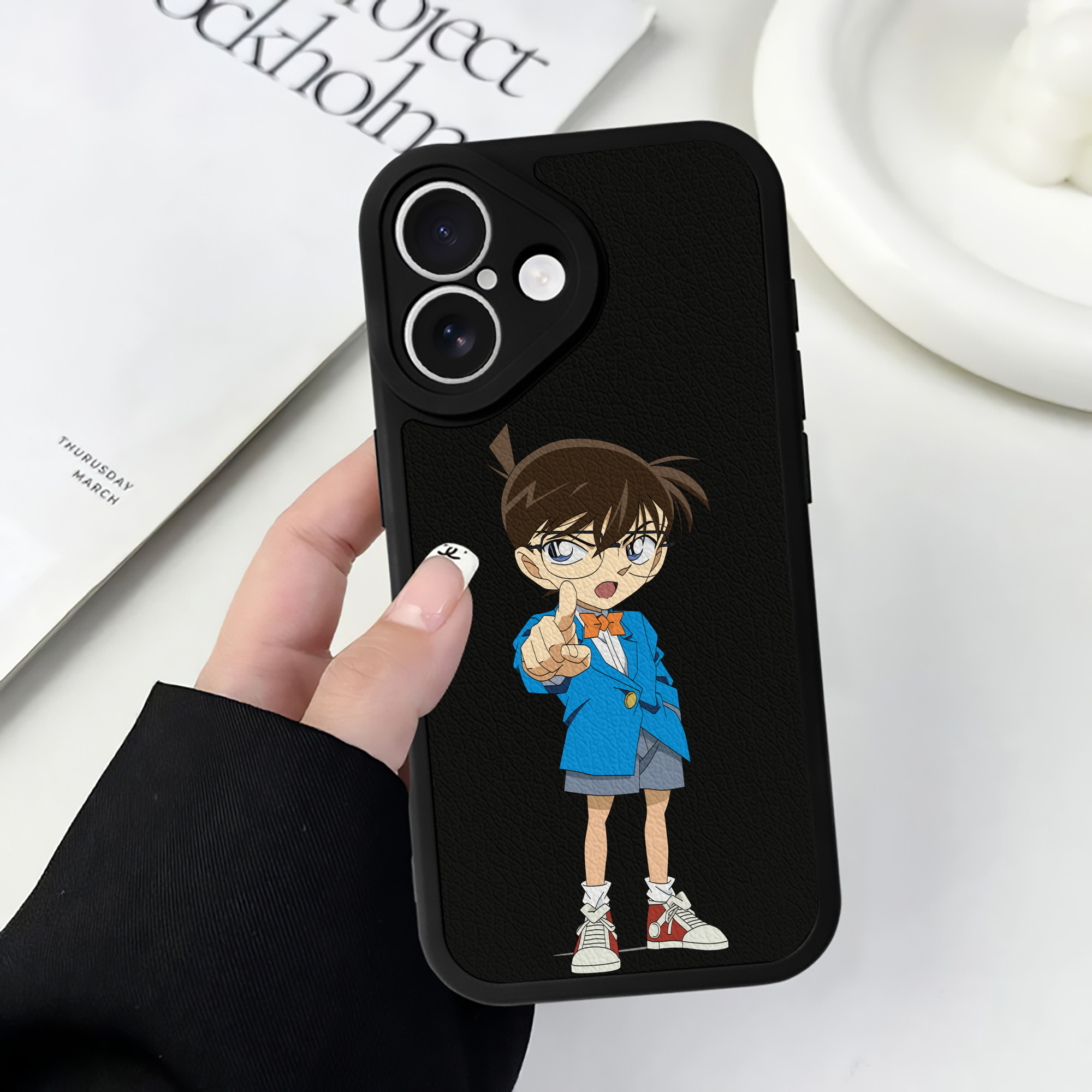 （画像用） 名探偵コナン 江戸川 コナン Detective Conan Conan Edogawa 【iPhone 16シリーズ対応】シリコンスマホケース（レザー調） 材質：シリコン